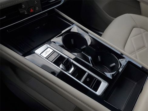 Certified 2025 Volkswagen Atlas SE image 23