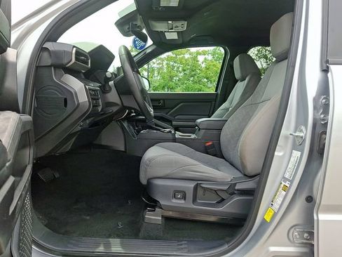 Used 2024 Toyota Tacoma SR5 AWD/4WD image 15