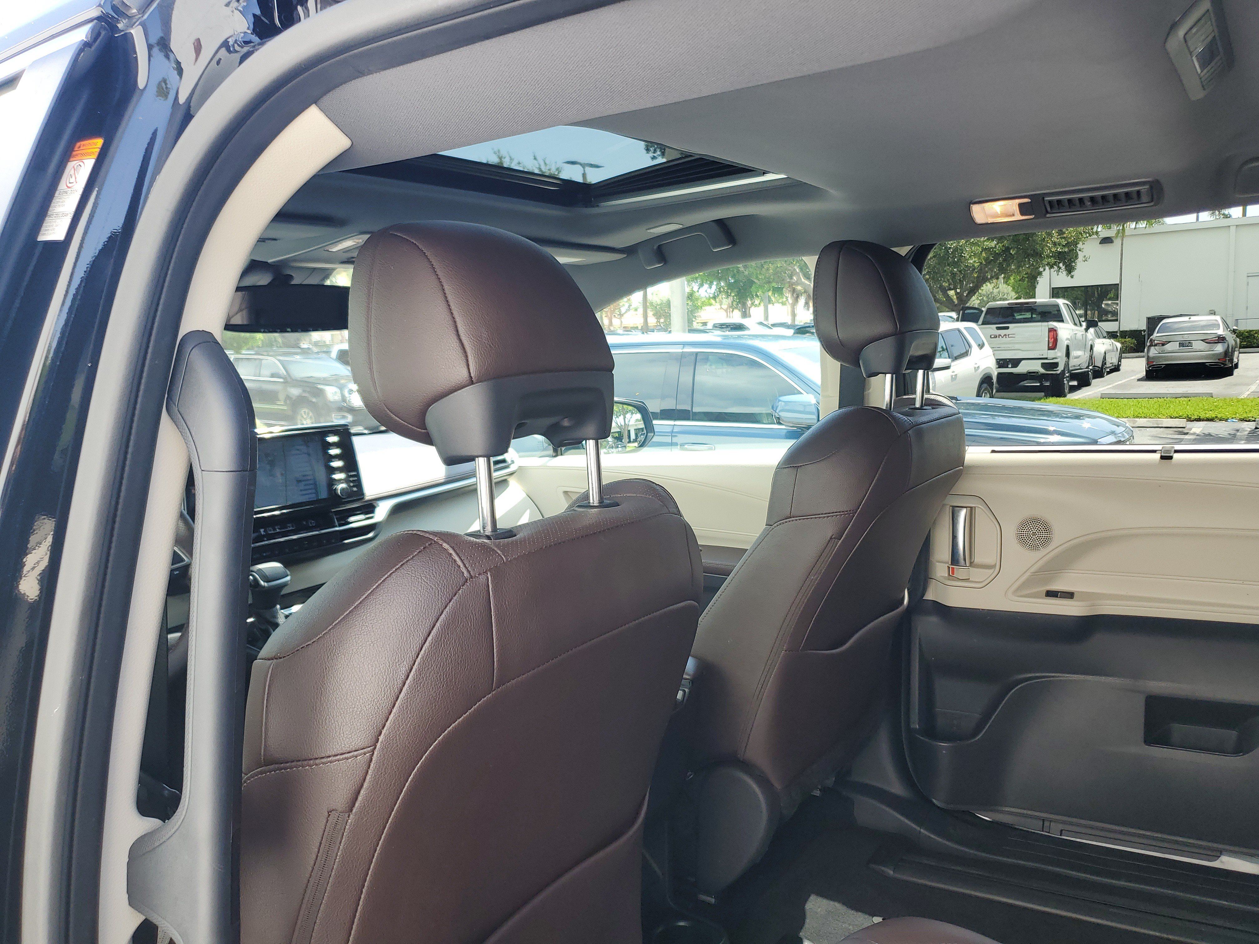 Used 2023 Toyota Sienna Platinum AWD/4WD image 13