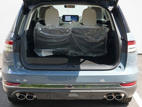 Used 2026 Lincoln Aviator AWD image 10