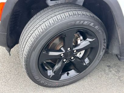 Used 2023 Jeep Grand Cherokee Altitude