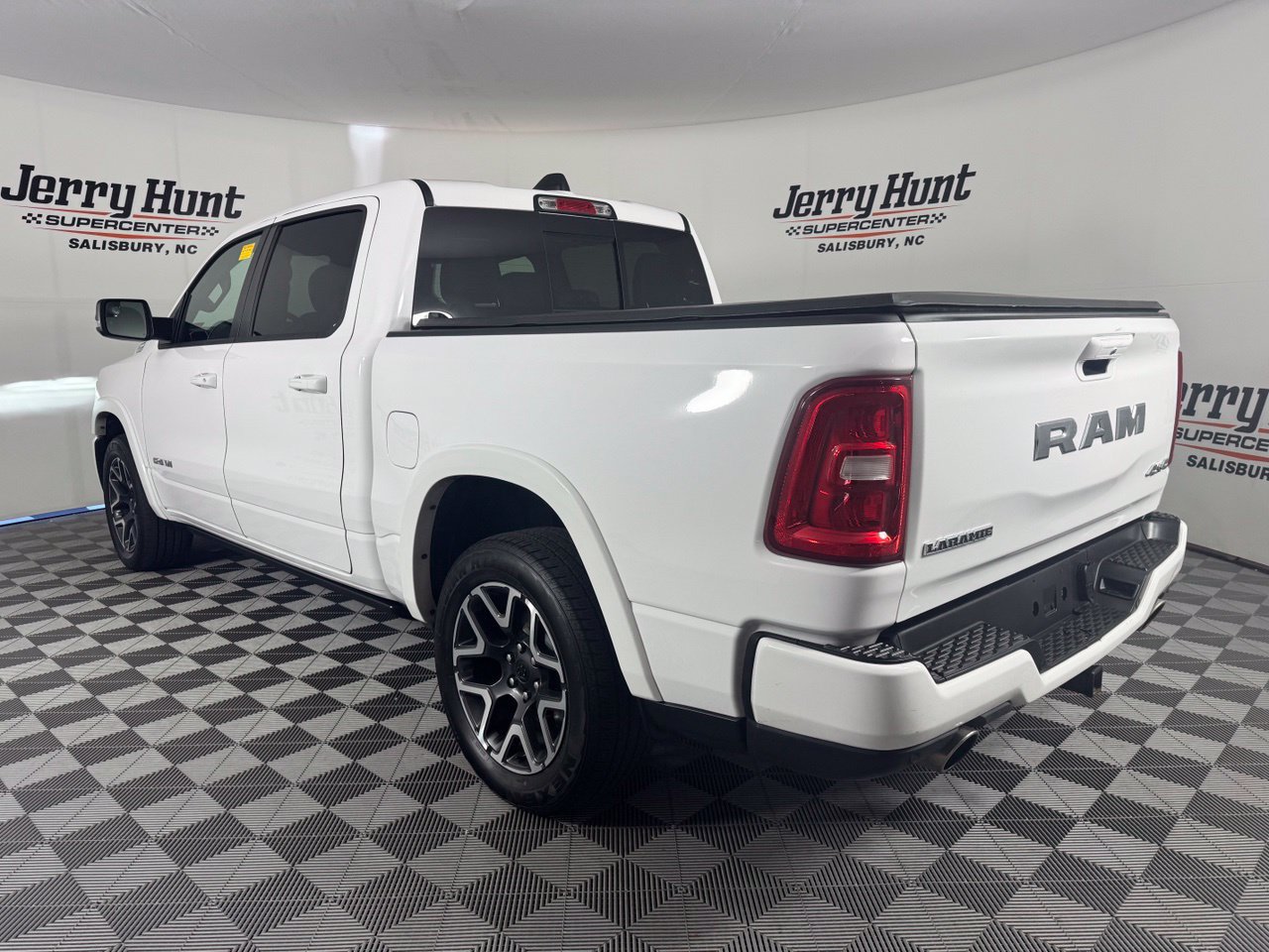Used 2026 RAM 1500 Laramie AWD/4WD image 9
