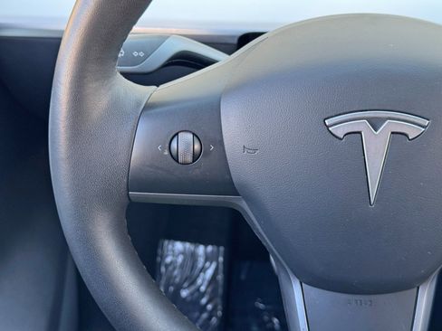Used 2022 Tesla Model Y Performance AWD/4WD image 19