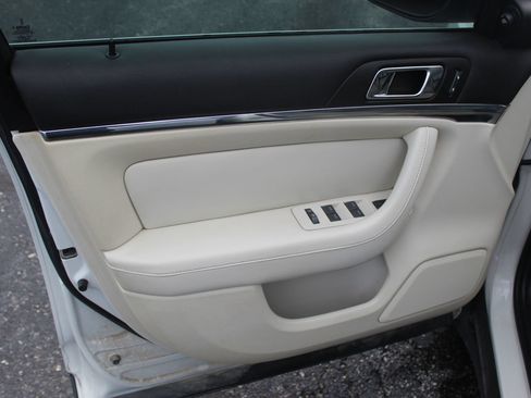 Used 2010 Lincoln MKS FWD image 21