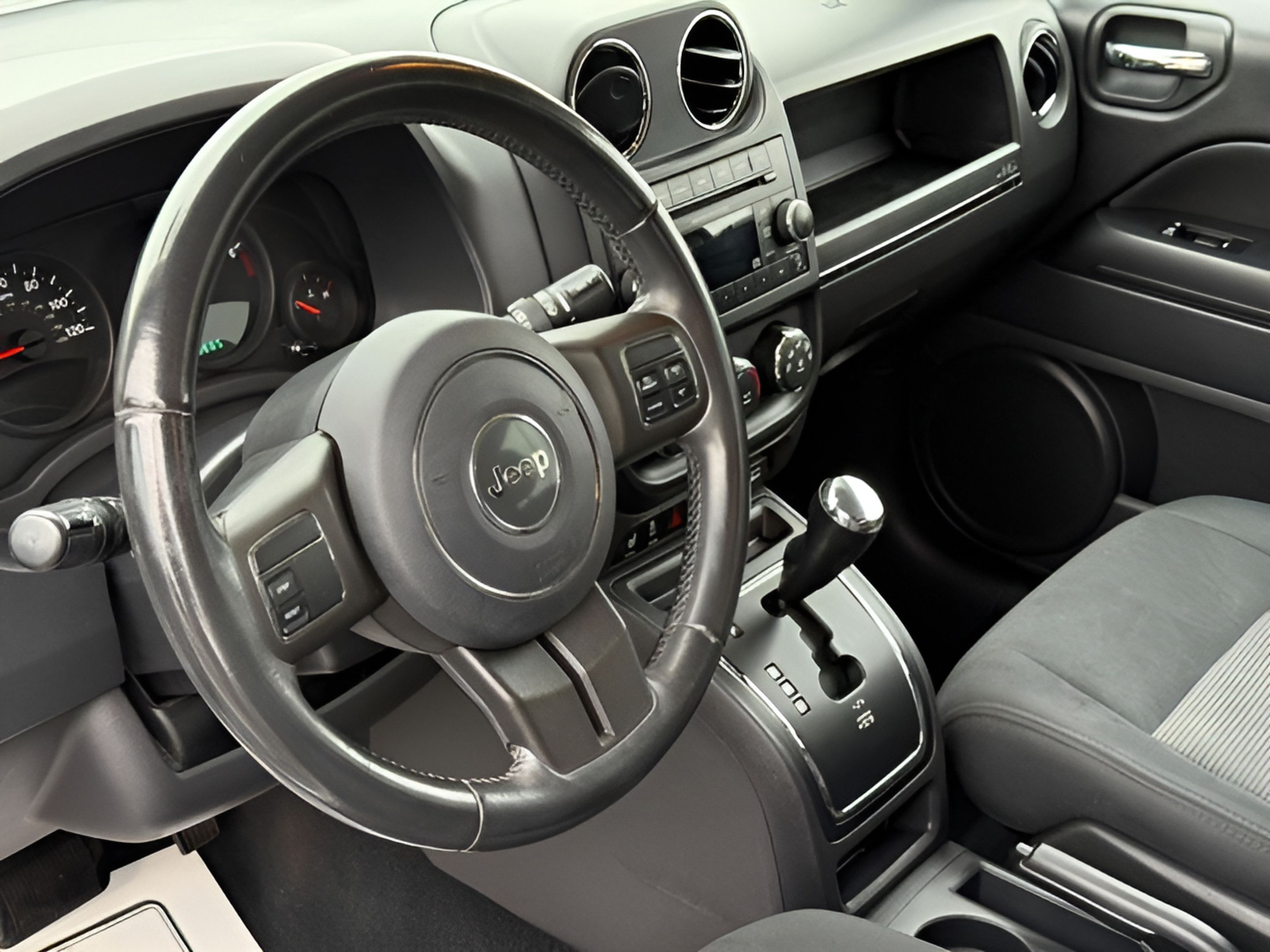Used 2012 Jeep Compass Latitude w/ Sun/Sound Group FWD image 19