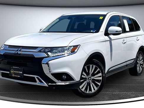 Used 2020 Mitsubishi Outlander SE AWD/4WD image 3
