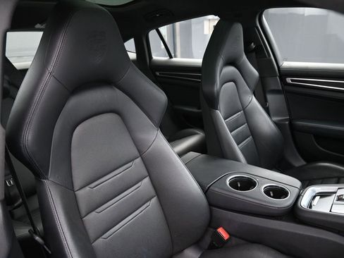 Certified 2023 Porsche Panamera Platinum Edition image 30