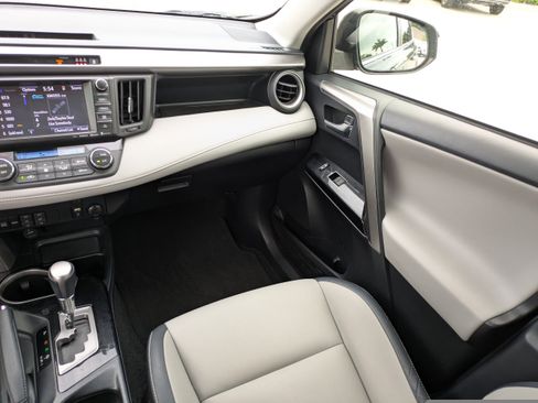 Used 2018 Toyota RAV4 Limited FWD image 14