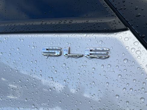 Used 2022 GMC Terrain SLE w/ Driver Convenience Package image 11