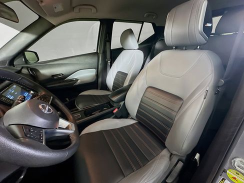 Used 2024 Nissan Kicks SR w/ SR Premium Package image 13