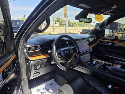 Used 2022 Jeep Grand Wagoneer Series III w/ Rear Seat Video Group 1 AWD/4WD image 2