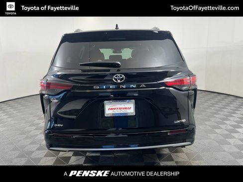 Used 2026 Toyota Sienna Limited FWD image 4