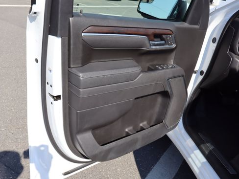Used 2025 GMC Sierra 1500 SLT AWD/4WD image 17