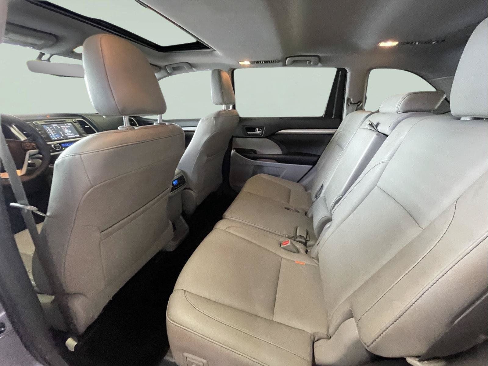 Used 2016 Toyota Highlander XLE AWD/4WD image 16
