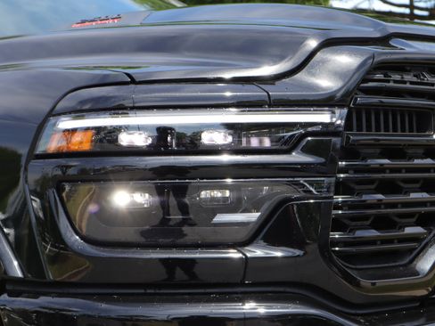 Used 2026 RAM 2500 Limited AWD/4WD image 32
