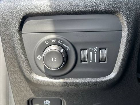 Used 2023 Jeep Grand Cherokee Limited AWD/4WD image 33
