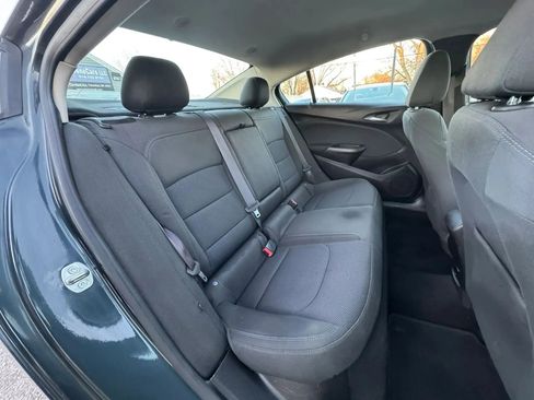 Used 2017 Chevrolet Cruze LT w/ Convenience Package FWD image 10