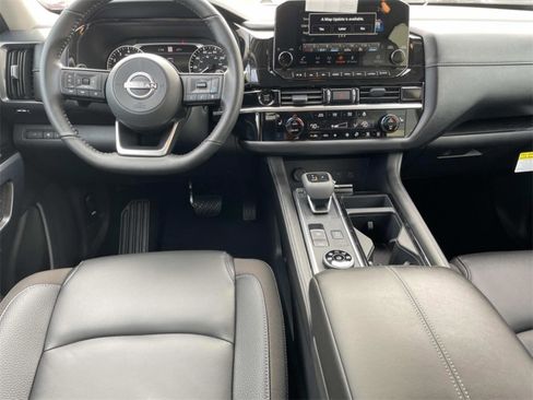 New 2025 Nissan Pathfinder SL image 10