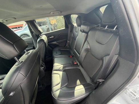 Used 2020 Jeep Cherokee Latitude Plus w/ Cold Weather Group image 11