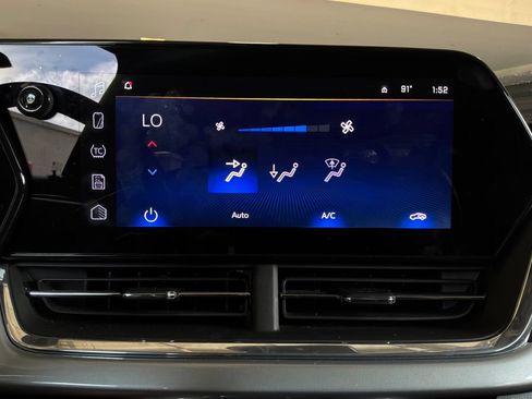 Used 2025 Chevrolet Trax LT w/ LT Convenience Package FWD image 29