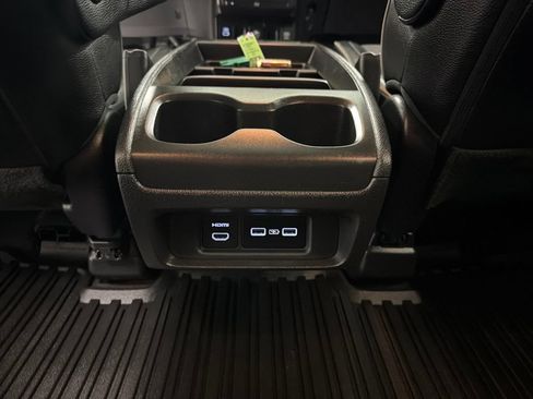 Used 2023 Honda Odyssey Elite image 18