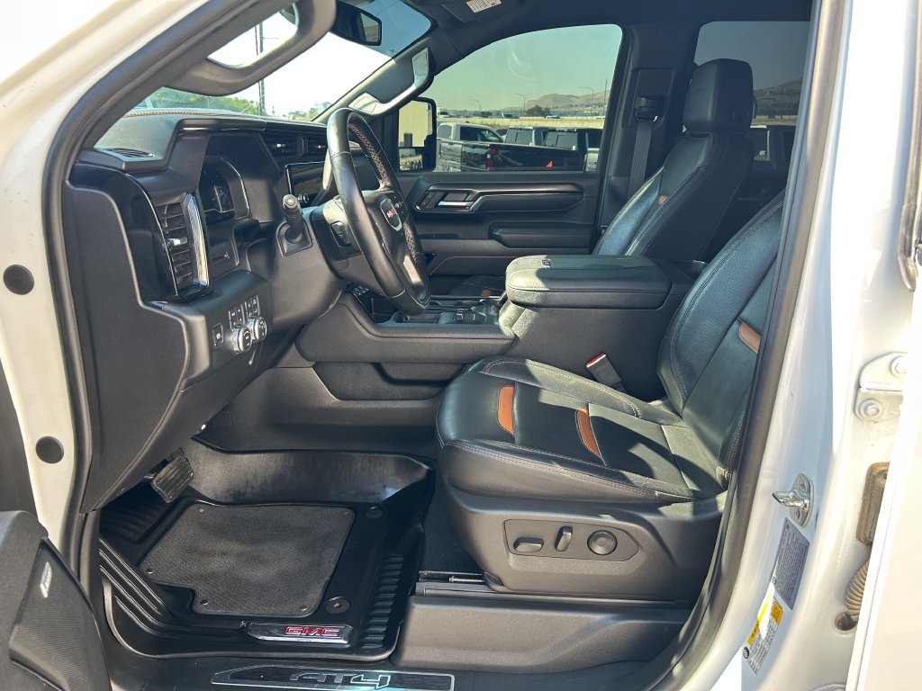 Used 2025 GMC Sierra 2500 AT4 AWD/4WD image 8