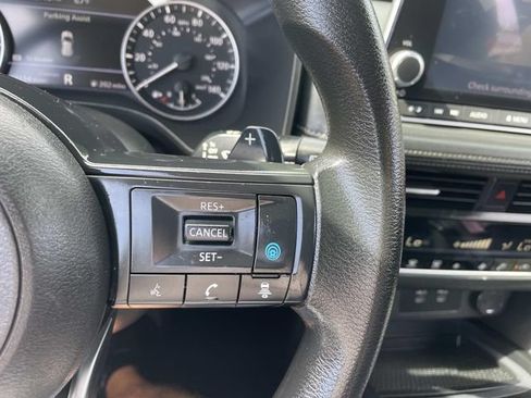 Used 2024 Nissan Rogue SV FWD image 30