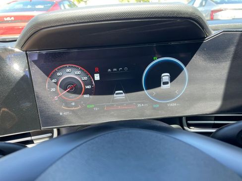 Used 2025 Hyundai Elantra Limited image 42