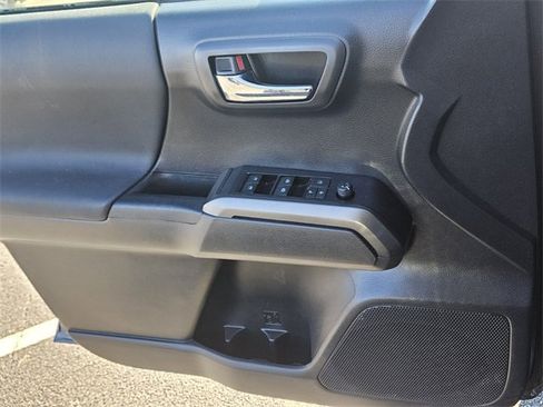 Used 2022 Toyota Tacoma TRD Off-Road image 27