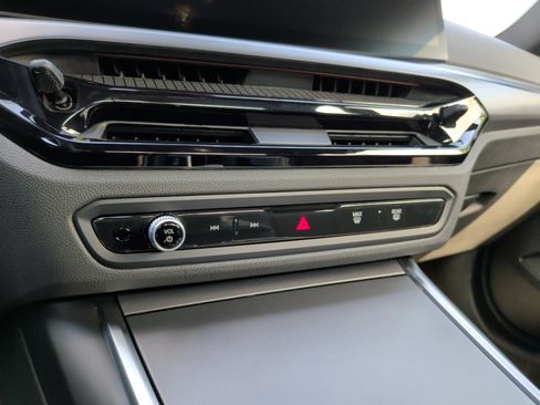 Certified 2025 BMW 230i Coupe RWD image 18