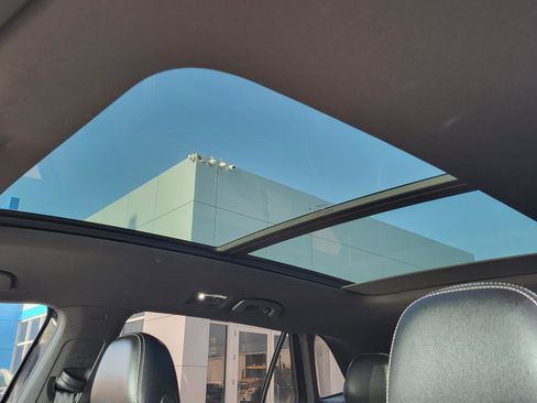 Used 2022 Volkswagen Atlas Cross Sport SEL image 18