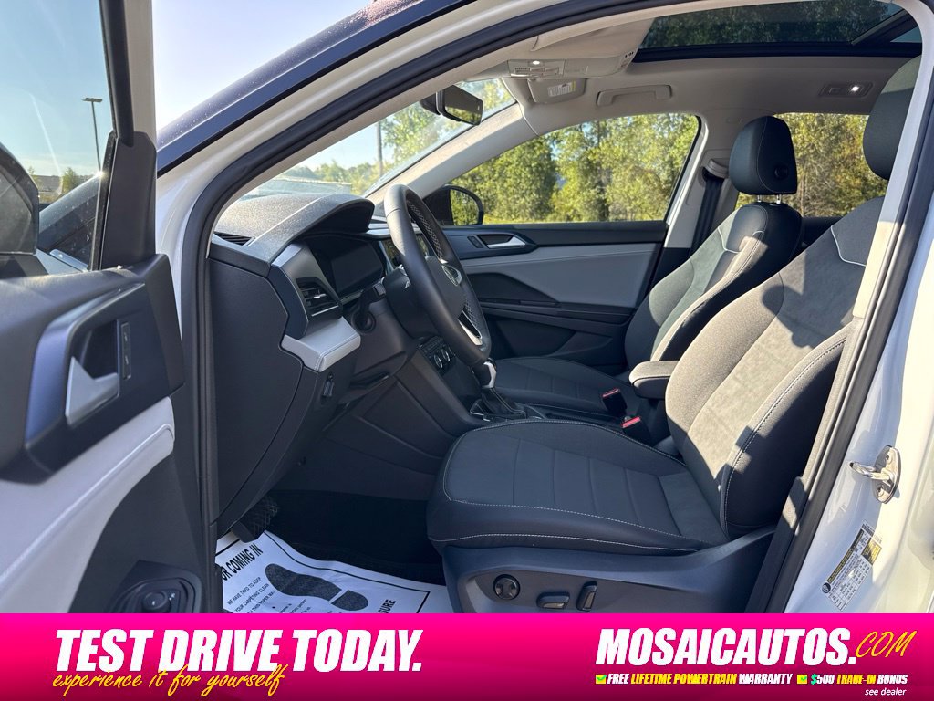 Used 2024 Volkswagen Taos SE w/ Panoramic Sunroof Package AWD/4WD image 21