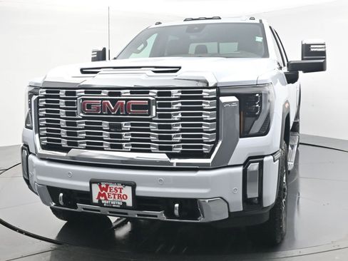 New 2026 GMC Sierra 3500 Denali w/ Technology Package image 2