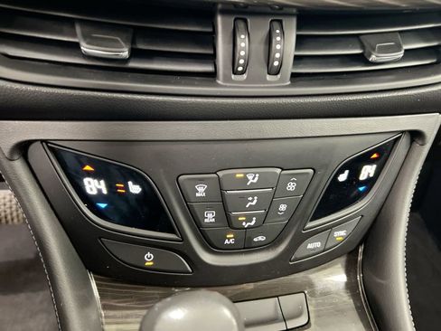 Used 2020 Buick Envision Essence image 16