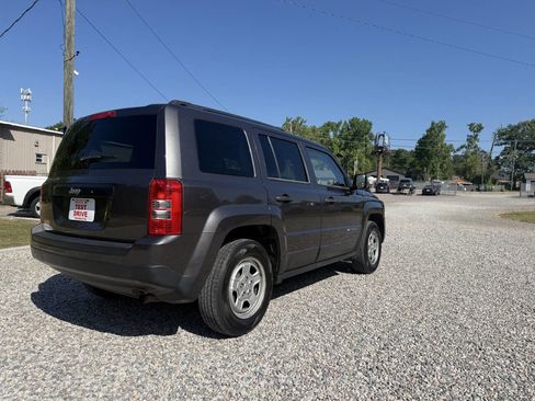 Used 2015 Jeep Patriot Sport image 9