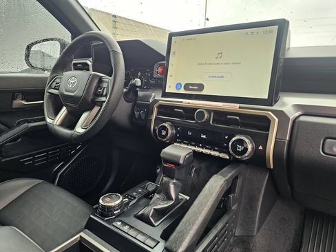 Used 2025 Toyota Tacoma TRD Sport AWD/4WD image 12
