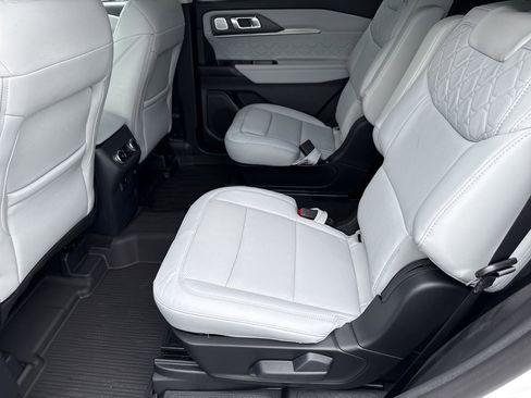 New 2026 Ford Explorer Platinum w/ LUX Leather Package AWD/4WD image 20