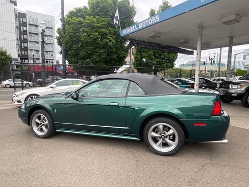 Used 2001 Ford Mustang Convertible RWD image 13
