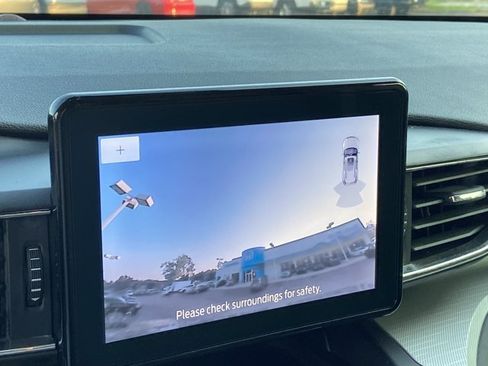 Used 2020 Ford Explorer XLT w/ Equipment Group 202A AWD/4WD image 36