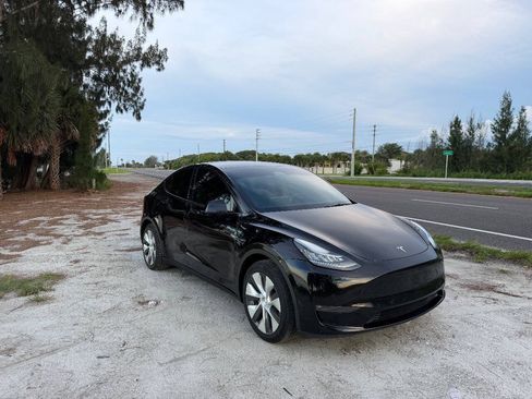 Used 2021 Tesla Model Y 2WD image 2