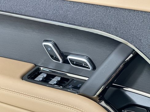 Used 2026 Land Rover Range Rover Sport SE image 17