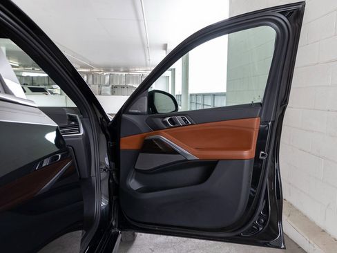 Used 2023 BMW X6 xDrive40i w/ M Sport Package image 28