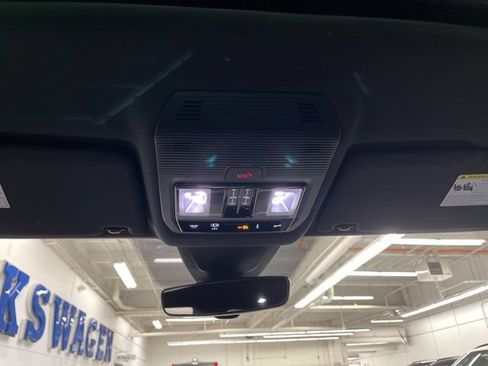Used 2025 Volkswagen Atlas Cross Sport SE w/ Panoramic Sunroof Package AWD/4WD image 23