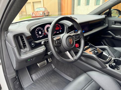 Used 2024 Porsche Cayenne Turbo GT AWD/4WD image 23