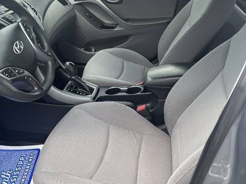 Used 2015 Hyundai Elantra SE w/ Option Group 02 FWD image 13