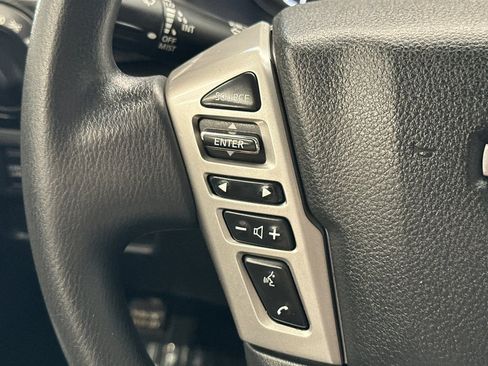 Used 2023 Nissan Titan SV AWD/4WD image 25