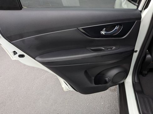 Used 2018 Nissan Rogue SL image 25