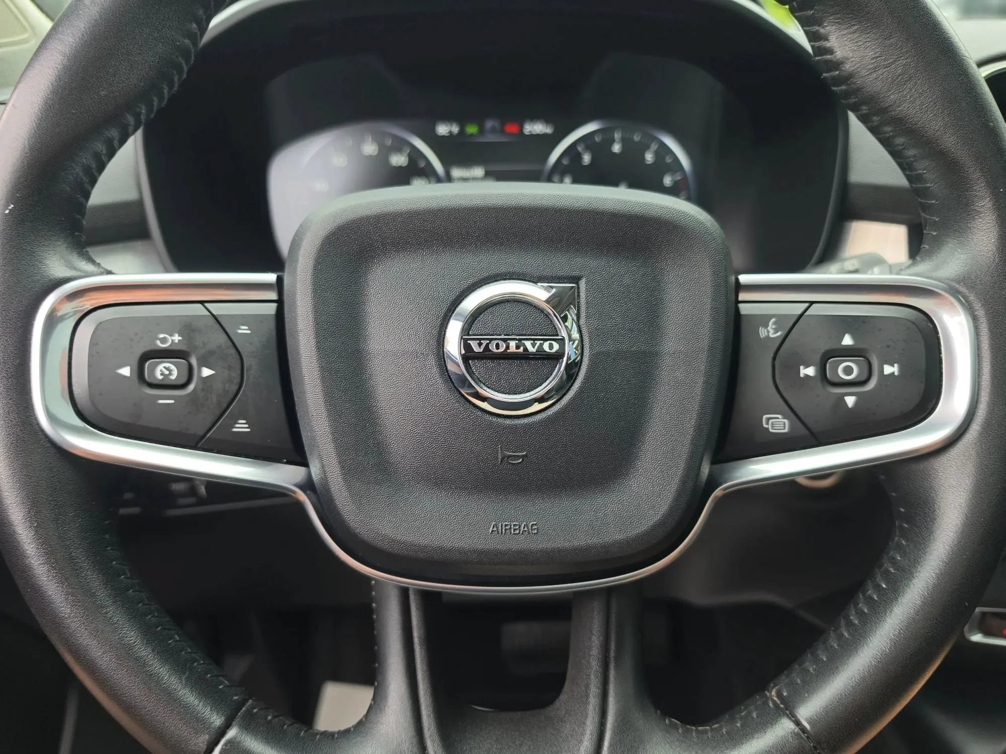 Used 2019 Volvo XC40 T5 Momentum AWD/4WD image 17