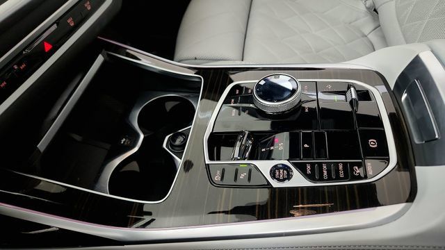 Used 2024 BMW X7 xDrive40i w/ Premium Package AWD/4WD image 83