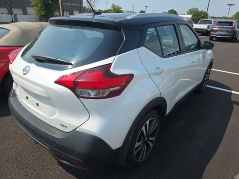 Used 2019 Nissan Kicks SV FWD image 4
